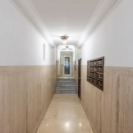 Maison Trevi Pensión *